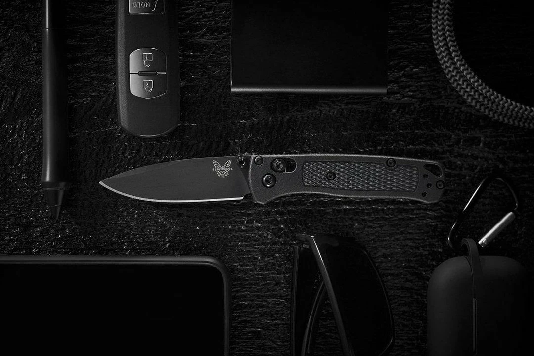 Outlet ✔️ Benchmade Mini Bugout, 2.82" S30V Black Blade, CF-Elite Handle 533BK-2 🎁 6 Benchmade Mini Bugout, 2.82" S30V Black Blade, CF-Elite Handle 533BK-2